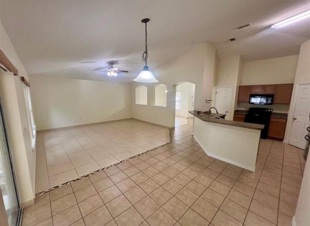 For Rent: $2,200 (3 beds, 2 baths, 1673 Square Feet)
