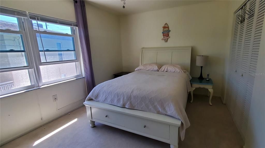 For Sale: $257,000 (1 beds, 1 baths, 615 Square Feet)