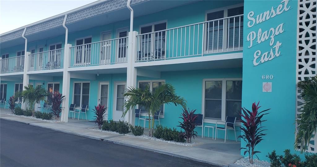 For Sale: $257,000 (1 beds, 1 baths, 615 Square Feet)