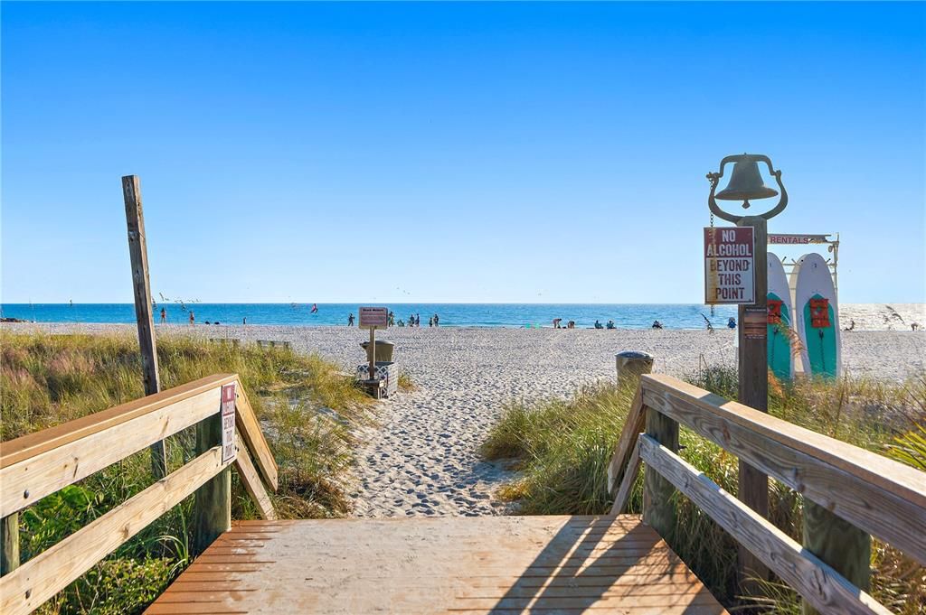 For Sale: $257,000 (1 beds, 1 baths, 615 Square Feet)