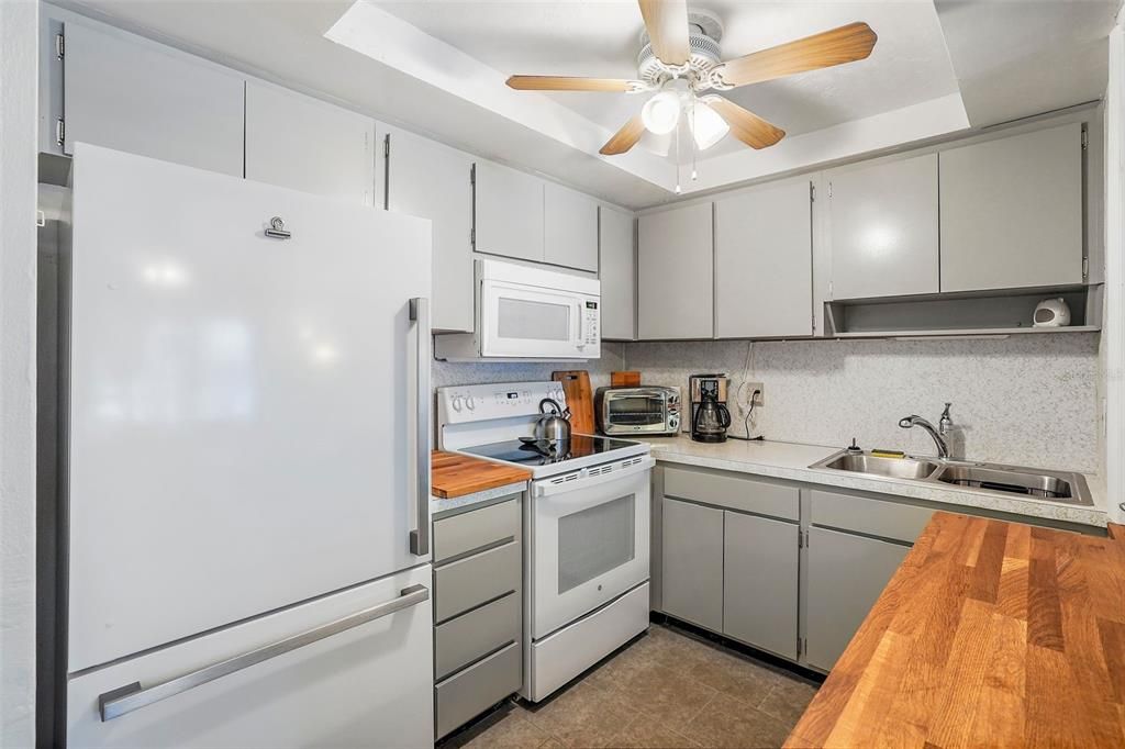 For Sale: $257,000 (1 beds, 1 baths, 615 Square Feet)