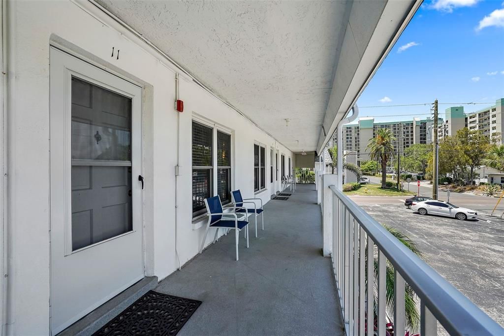 For Sale: $257,000 (1 beds, 1 baths, 615 Square Feet)