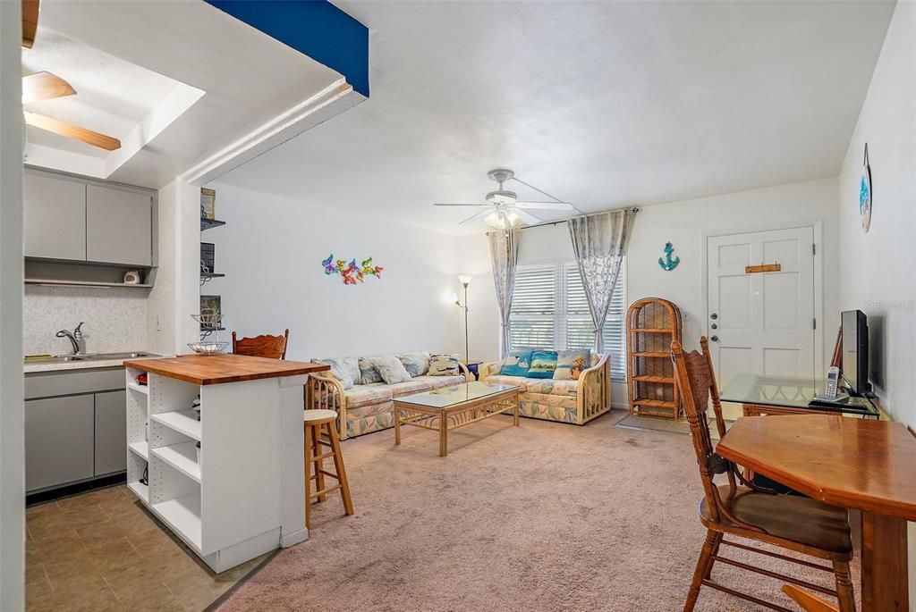 For Sale: $257,000 (1 beds, 1 baths, 615 Square Feet)