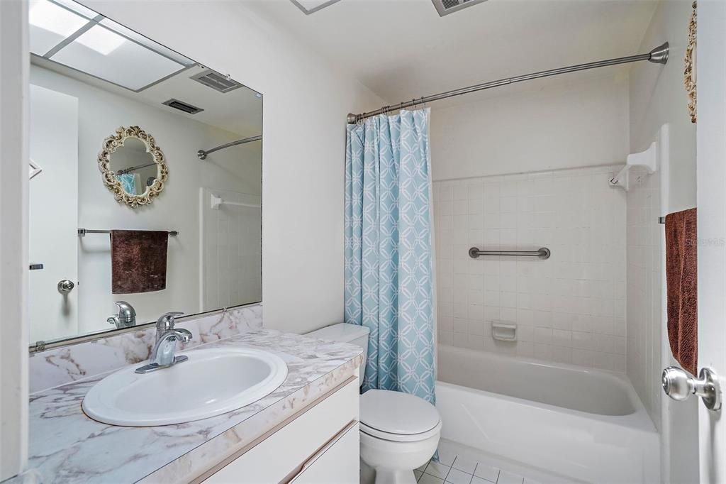 For Sale: $257,000 (1 beds, 1 baths, 615 Square Feet)