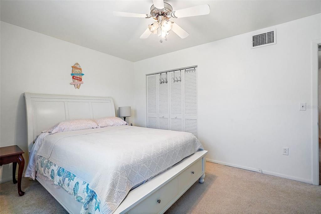 For Sale: $257,000 (1 beds, 1 baths, 615 Square Feet)