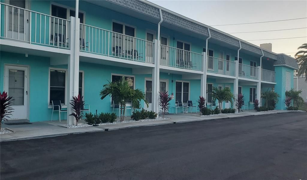 For Sale: $257,000 (1 beds, 1 baths, 615 Square Feet)