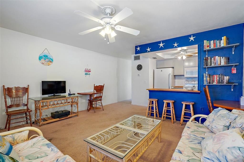 For Sale: $257,000 (1 beds, 1 baths, 615 Square Feet)