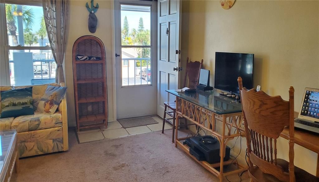 For Sale: $257,000 (1 beds, 1 baths, 615 Square Feet)