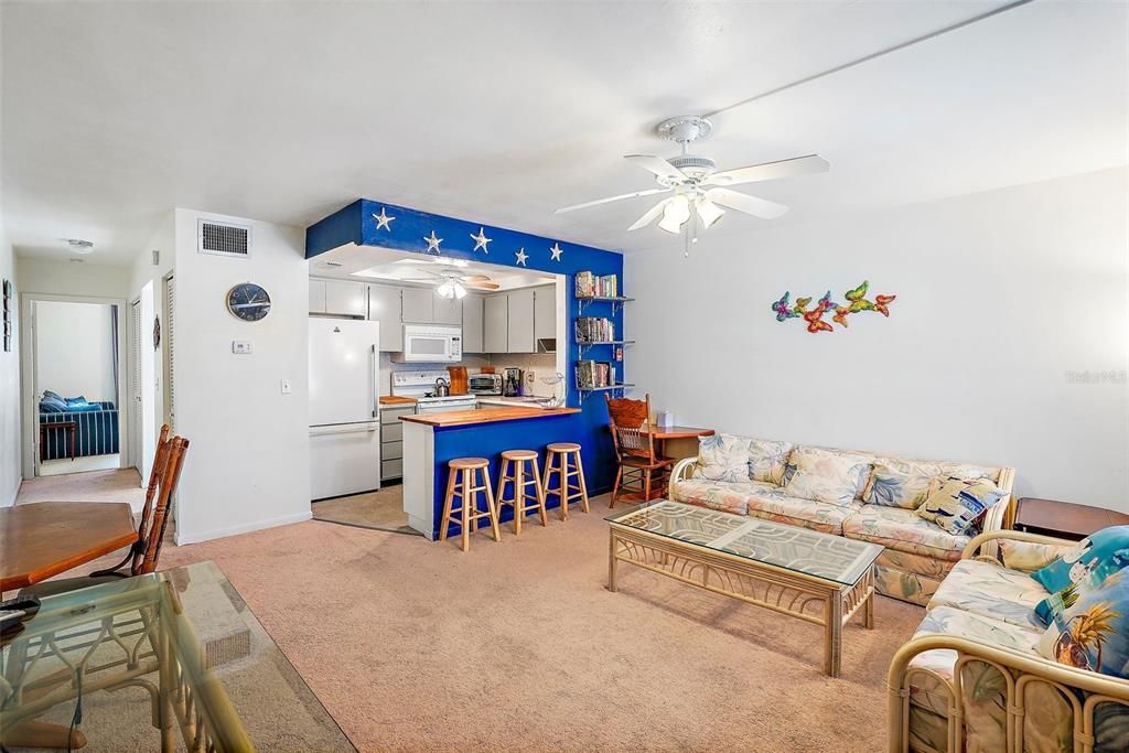 For Sale: $257,000 (1 beds, 1 baths, 615 Square Feet)