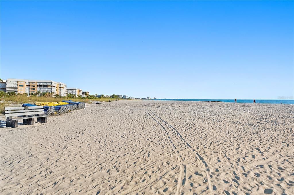 For Sale: $257,000 (1 beds, 1 baths, 615 Square Feet)