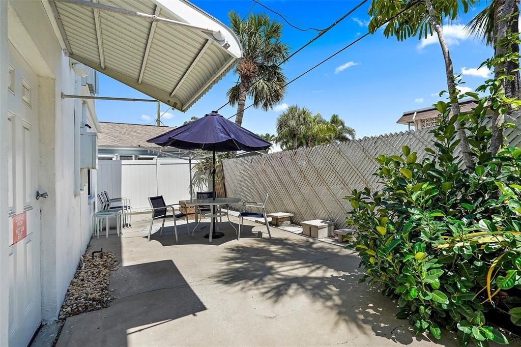 For Sale: $257,000 (1 beds, 1 baths, 615 Square Feet)