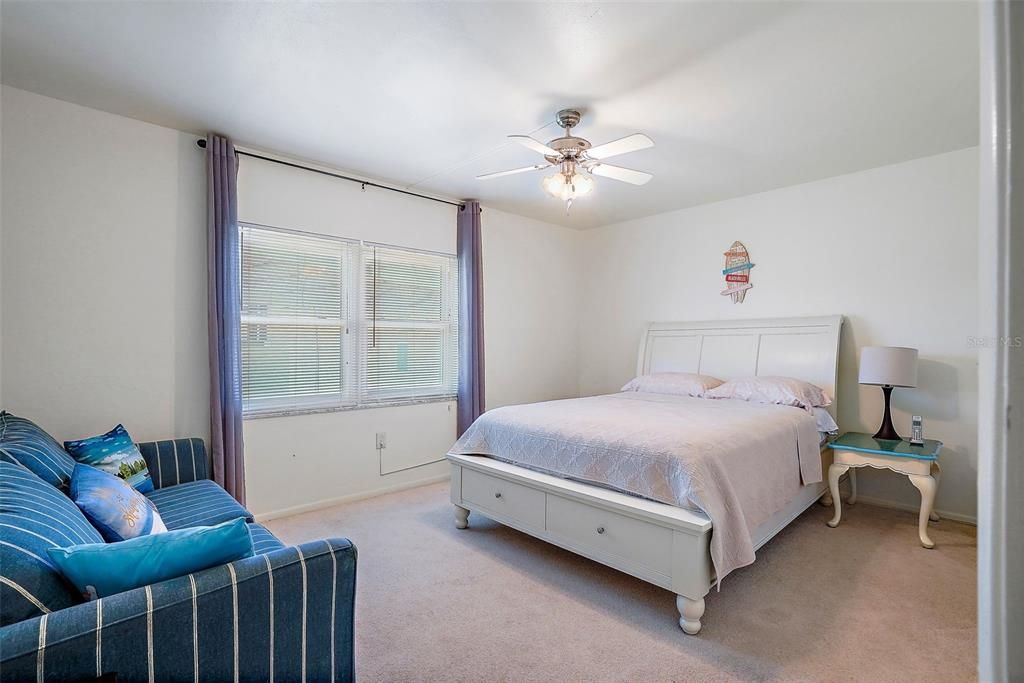 For Sale: $257,000 (1 beds, 1 baths, 615 Square Feet)