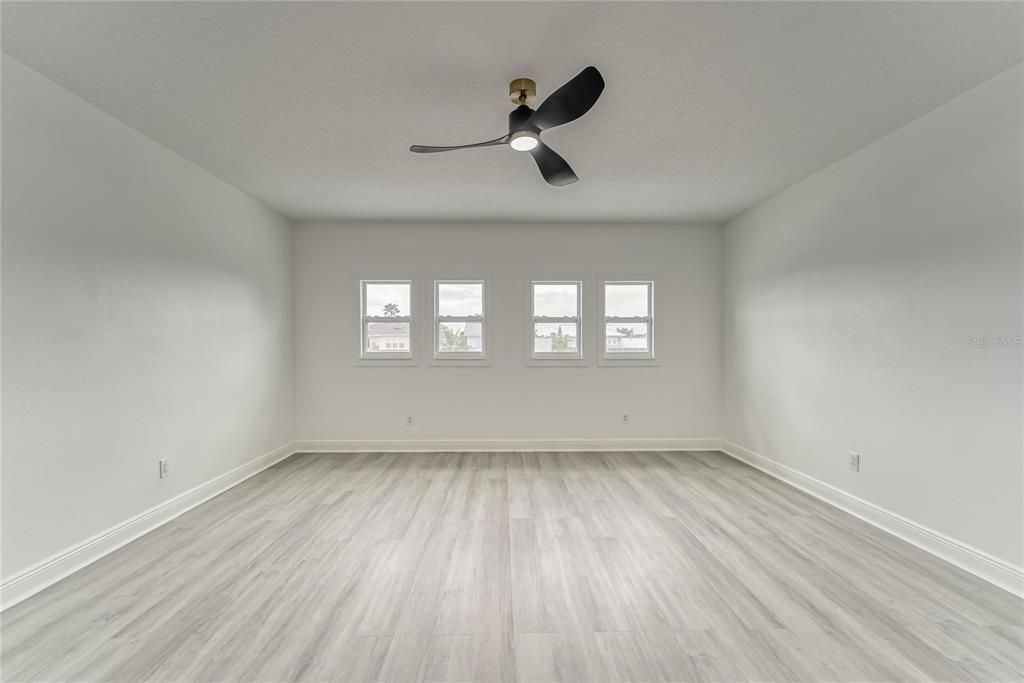 For Sale: $850,000 (4 beds, 2 baths, 2578 Square Feet)