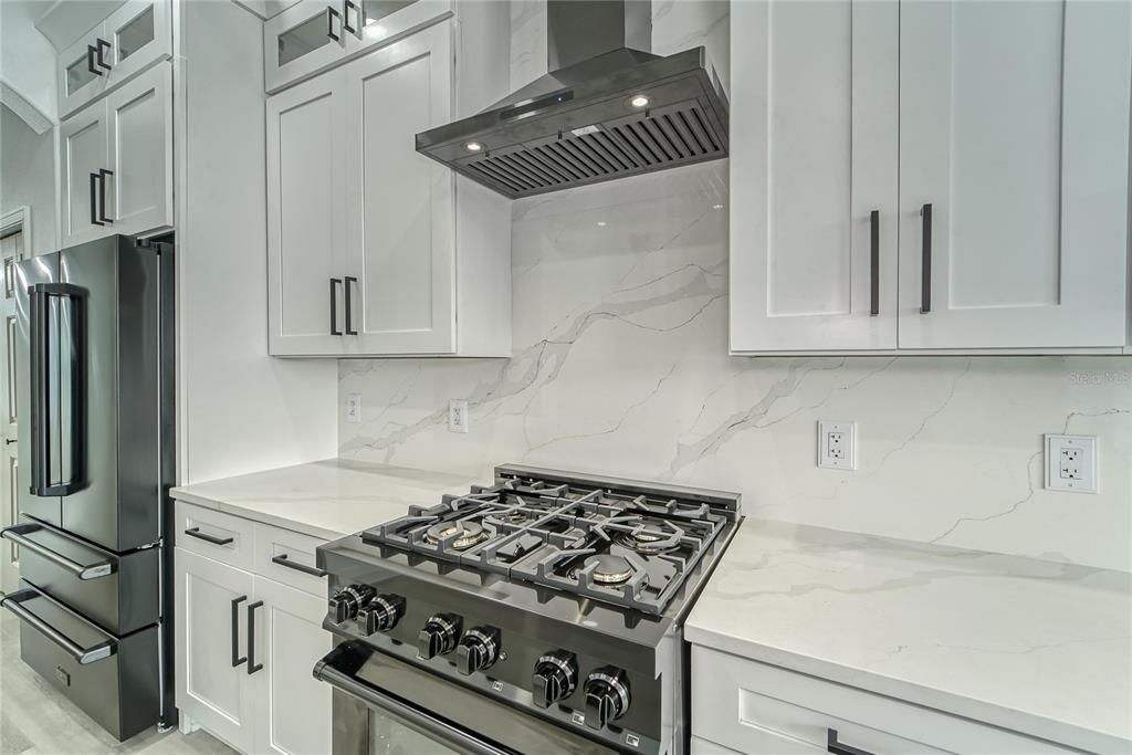 For Sale: $850,000 (4 beds, 2 baths, 2578 Square Feet)