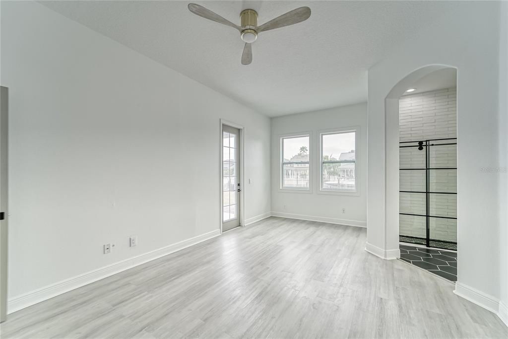 For Sale: $850,000 (4 beds, 2 baths, 2578 Square Feet)