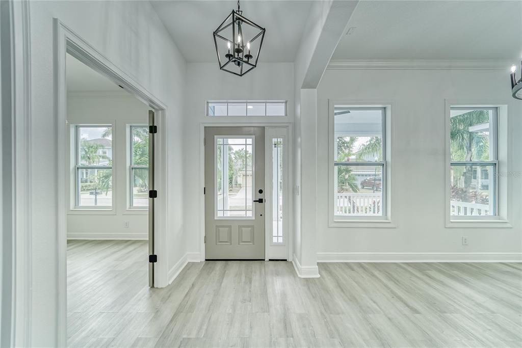 For Sale: $850,000 (4 beds, 2 baths, 2578 Square Feet)