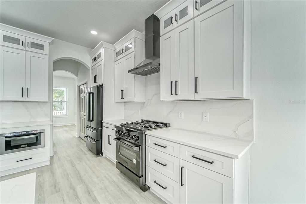 For Sale: $850,000 (4 beds, 2 baths, 2578 Square Feet)