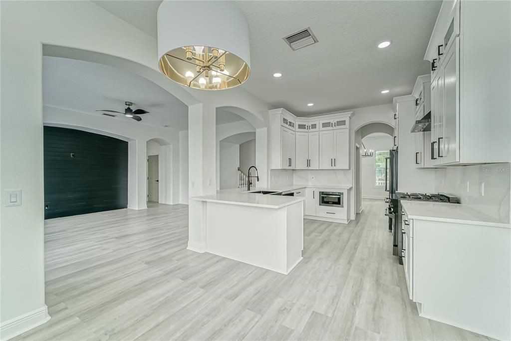 For Sale: $850,000 (4 beds, 2 baths, 2578 Square Feet)