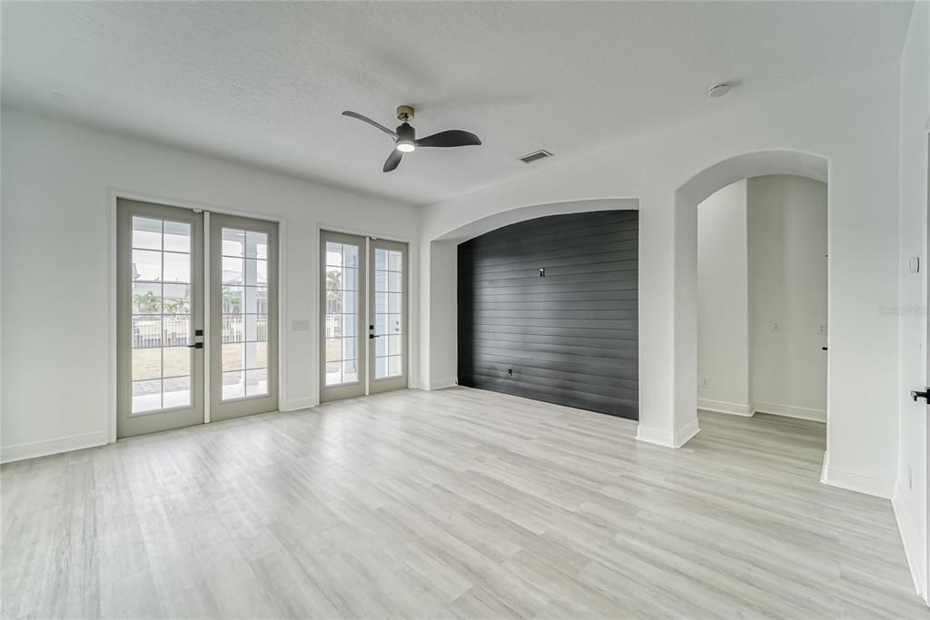 For Sale: $850,000 (4 beds, 2 baths, 2578 Square Feet)