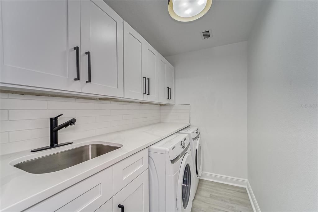 For Sale: $850,000 (4 beds, 2 baths, 2578 Square Feet)