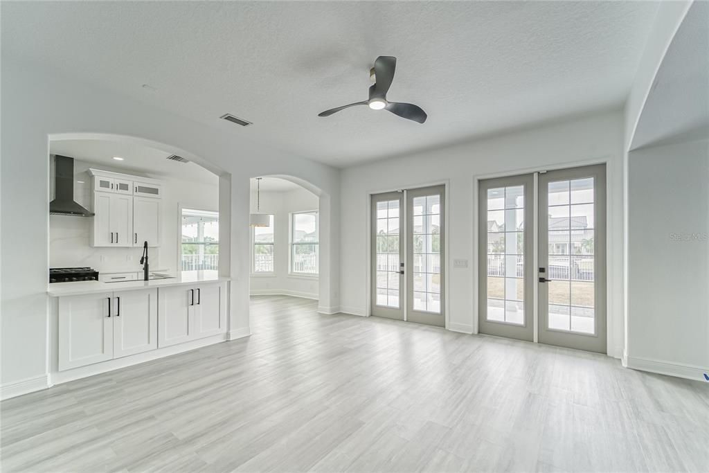 For Sale: $850,000 (4 beds, 2 baths, 2578 Square Feet)