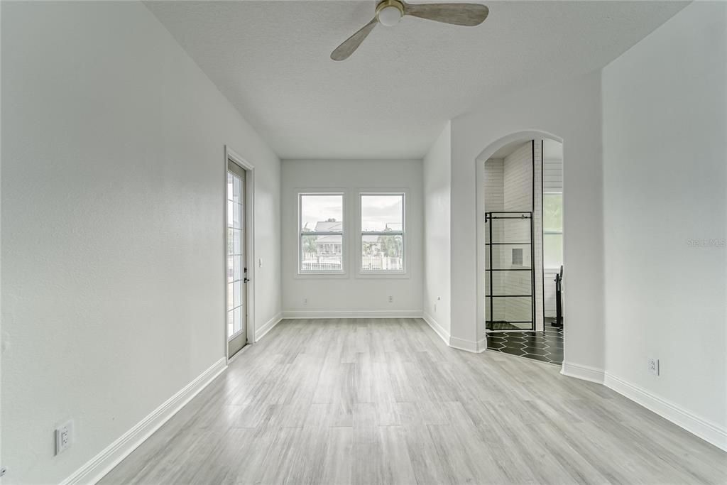 For Sale: $850,000 (4 beds, 2 baths, 2578 Square Feet)