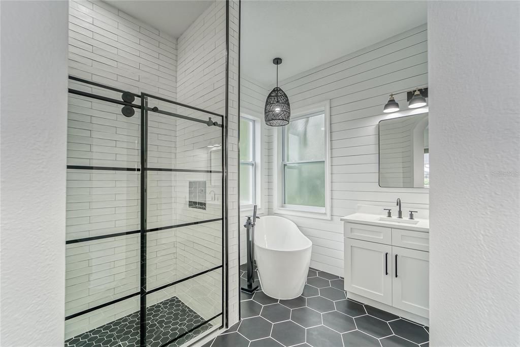 For Sale: $850,000 (4 beds, 2 baths, 2578 Square Feet)