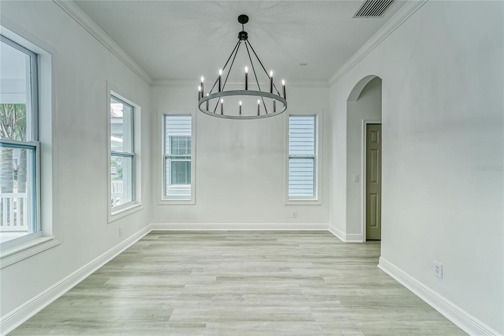 For Sale: $850,000 (4 beds, 2 baths, 2578 Square Feet)