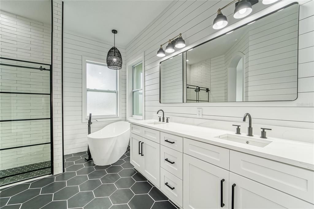 For Sale: $850,000 (4 beds, 2 baths, 2578 Square Feet)