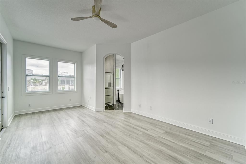 For Sale: $850,000 (4 beds, 2 baths, 2578 Square Feet)