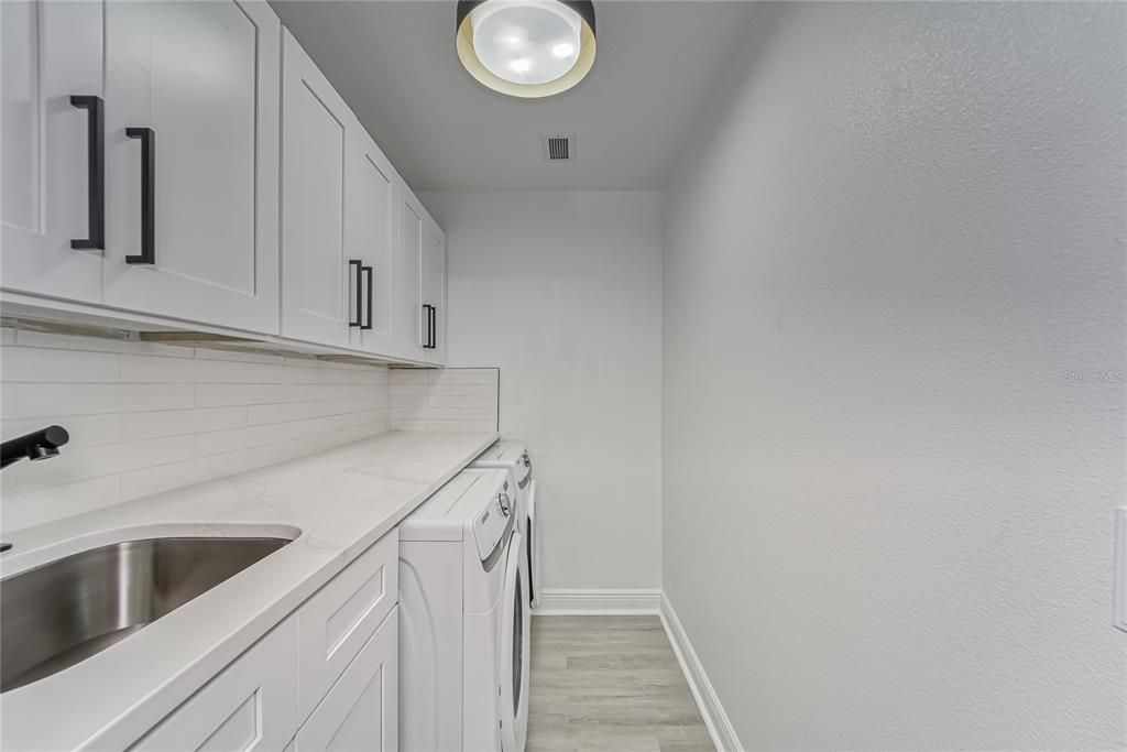 For Sale: $850,000 (4 beds, 2 baths, 2578 Square Feet)