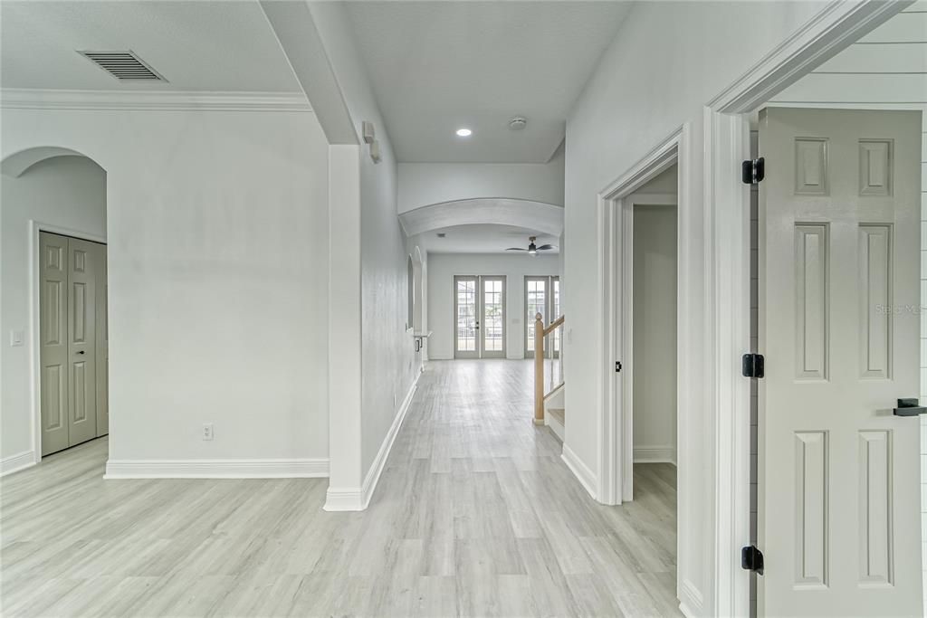 For Sale: $850,000 (4 beds, 2 baths, 2578 Square Feet)