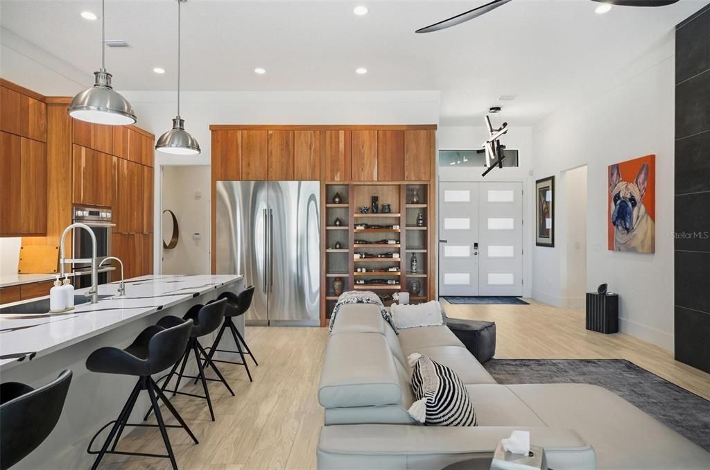 Под контрактом: $999,999 (3 спален, 2 ванн, 2572 Квадратных фут)