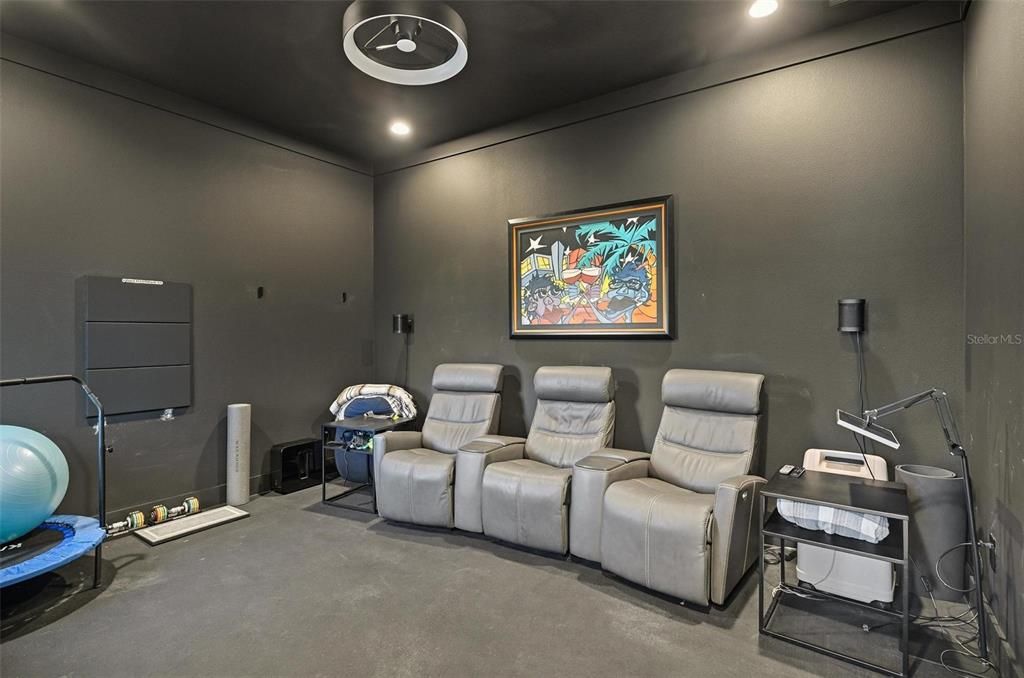 Под контрактом: $999,999 (3 спален, 2 ванн, 2572 Квадратных фут)