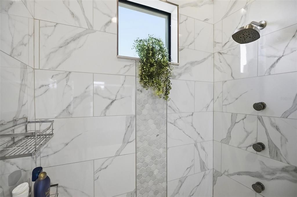 Под контрактом: $999,999 (3 спален, 2 ванн, 2572 Квадратных фут)