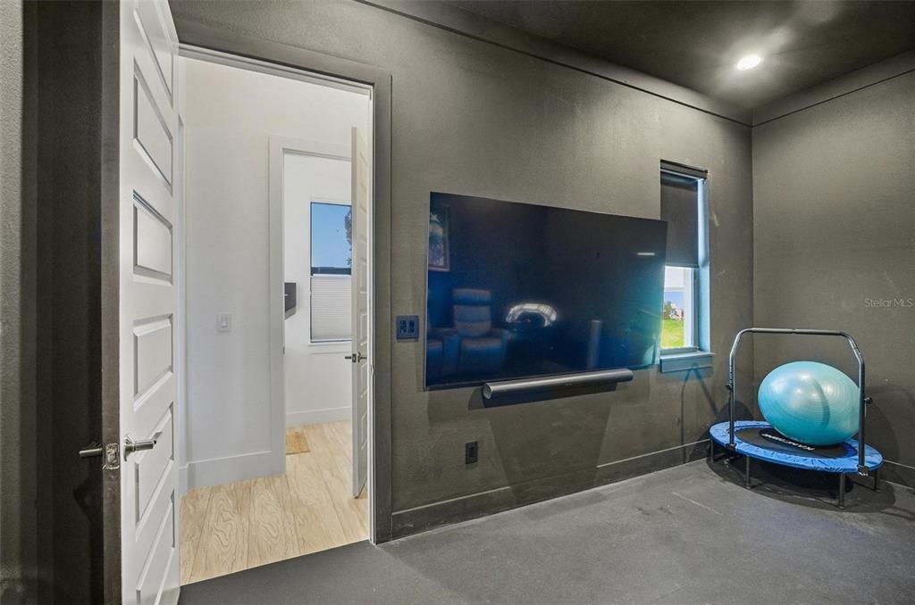 Под контрактом: $999,999 (3 спален, 2 ванн, 2572 Квадратных фут)