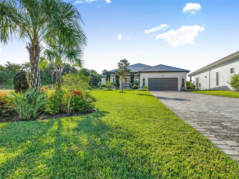 Под контрактом: $999,999 (3 спален, 2 ванн, 2572 Квадратных фут)