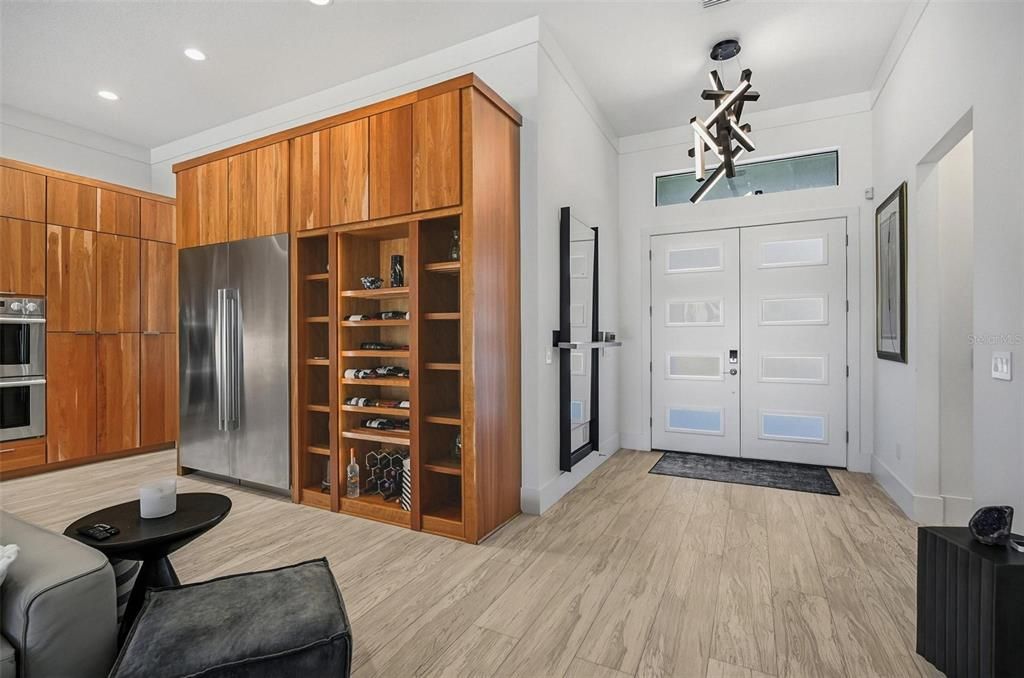 Под контрактом: $999,999 (3 спален, 2 ванн, 2572 Квадратных фут)