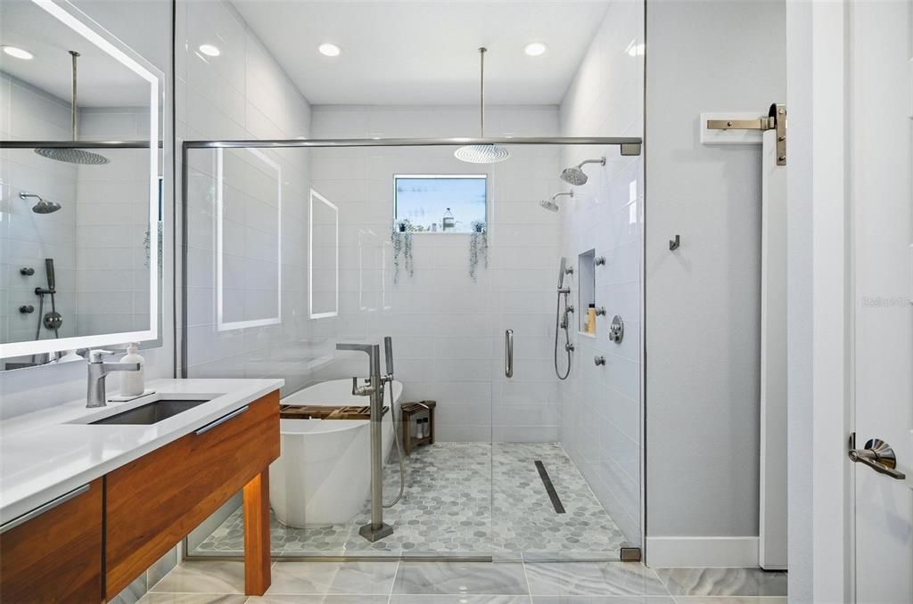 Под контрактом: $999,999 (3 спален, 2 ванн, 2572 Квадратных фут)