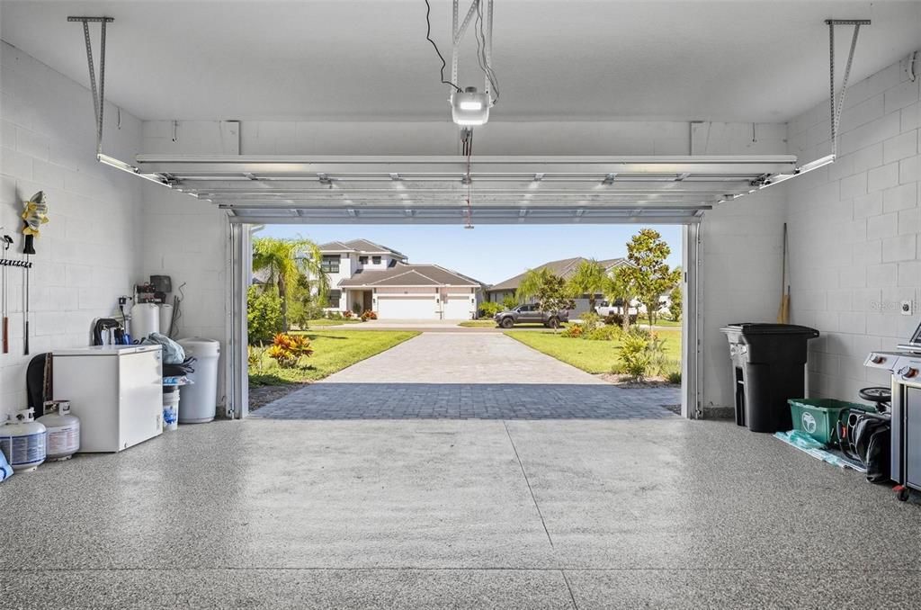 Под контрактом: $999,999 (3 спален, 2 ванн, 2572 Квадратных фут)