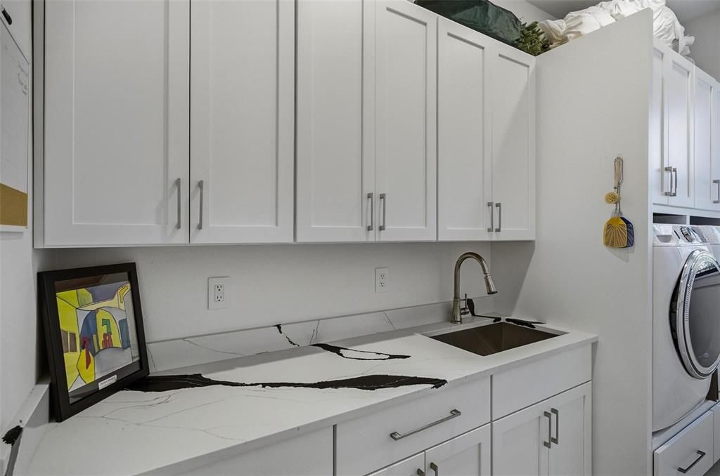 Под контрактом: $999,999 (3 спален, 2 ванн, 2572 Квадратных фут)