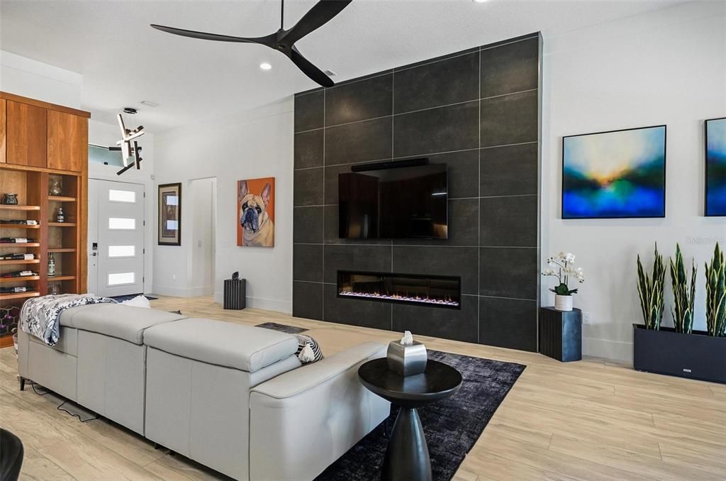 Под контрактом: $999,999 (3 спален, 2 ванн, 2572 Квадратных фут)