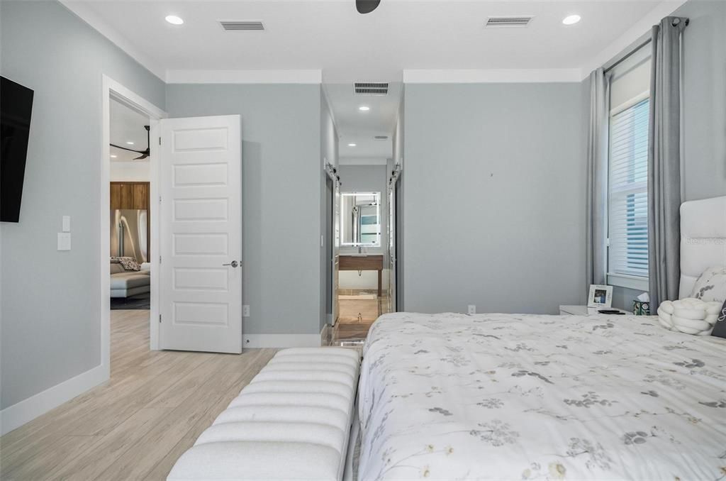 Под контрактом: $999,999 (3 спален, 2 ванн, 2572 Квадратных фут)