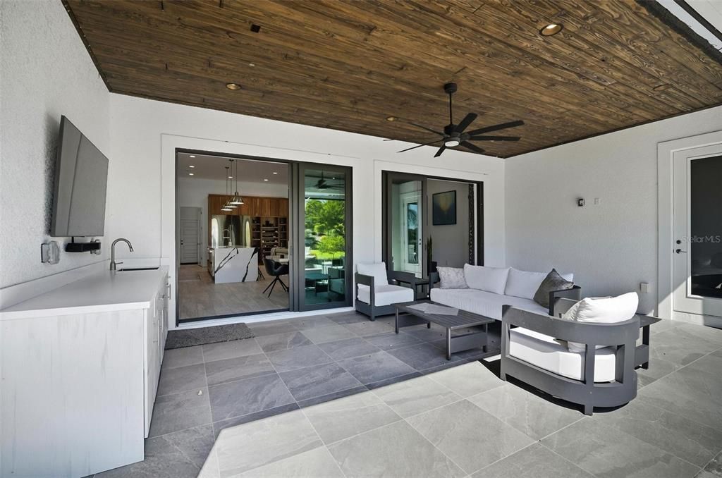 Под контрактом: $999,999 (3 спален, 2 ванн, 2572 Квадратных фут)