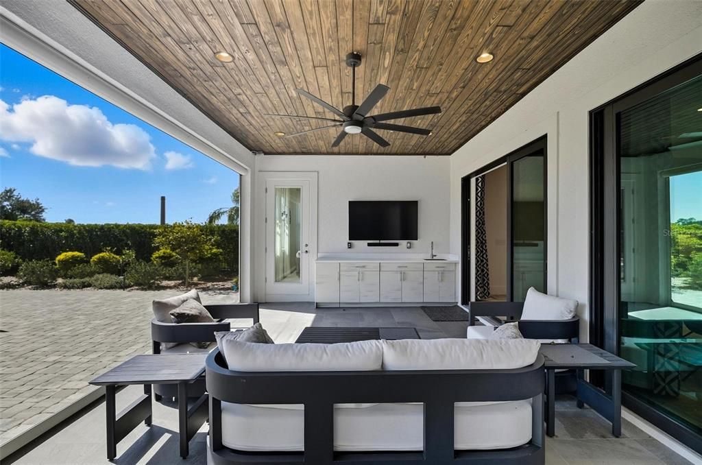 Под контрактом: $999,999 (3 спален, 2 ванн, 2572 Квадратных фут)