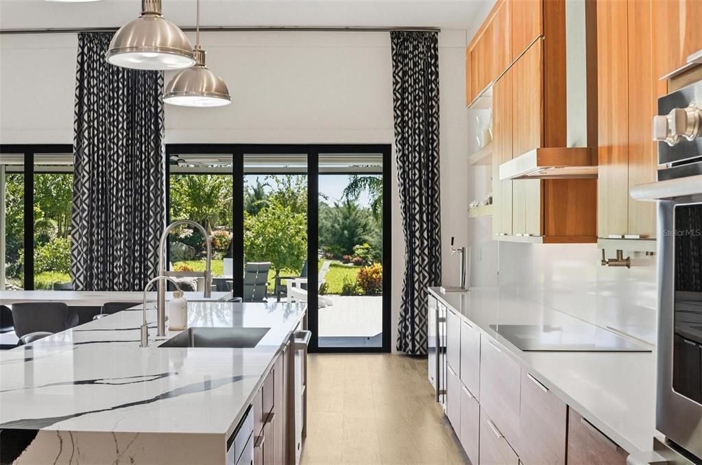 Под контрактом: $999,999 (3 спален, 2 ванн, 2572 Квадратных фут)