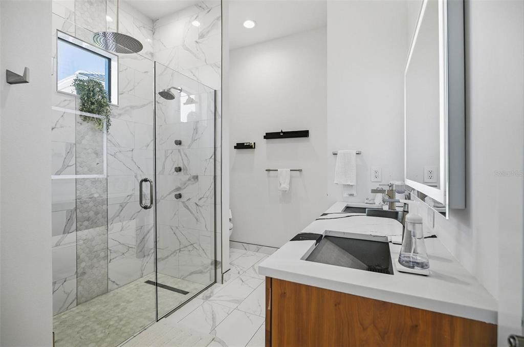 Под контрактом: $999,999 (3 спален, 2 ванн, 2572 Квадратных фут)