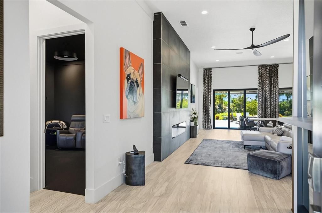 Под контрактом: $999,999 (3 спален, 2 ванн, 2572 Квадратных фут)