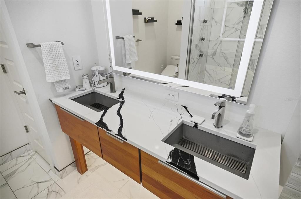 Под контрактом: $999,999 (3 спален, 2 ванн, 2572 Квадратных фут)