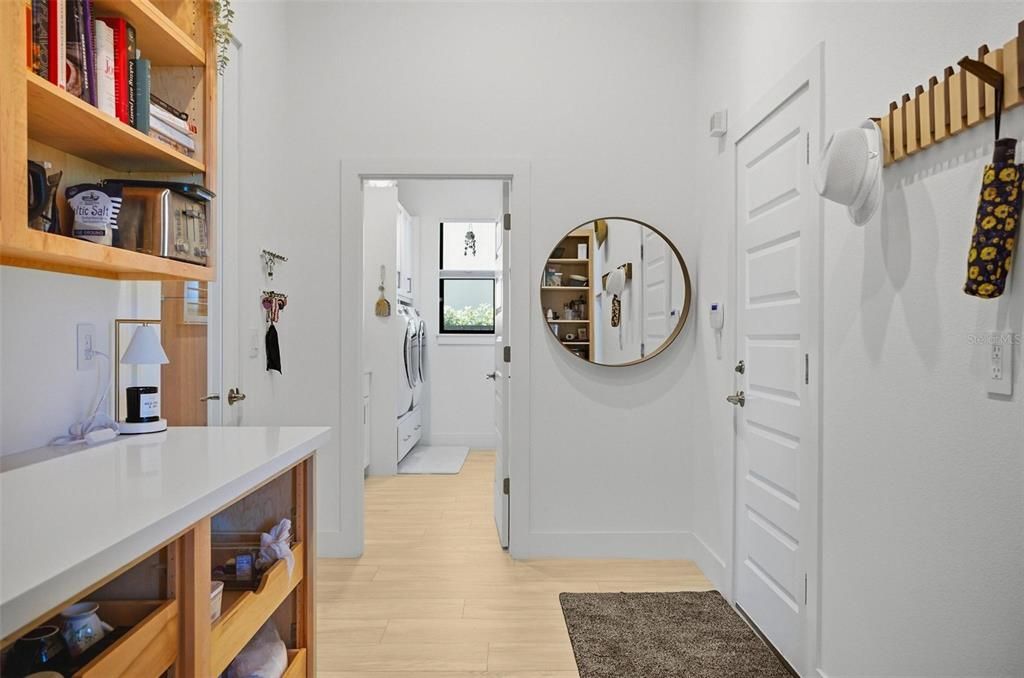 Под контрактом: $999,999 (3 спален, 2 ванн, 2572 Квадратных фут)